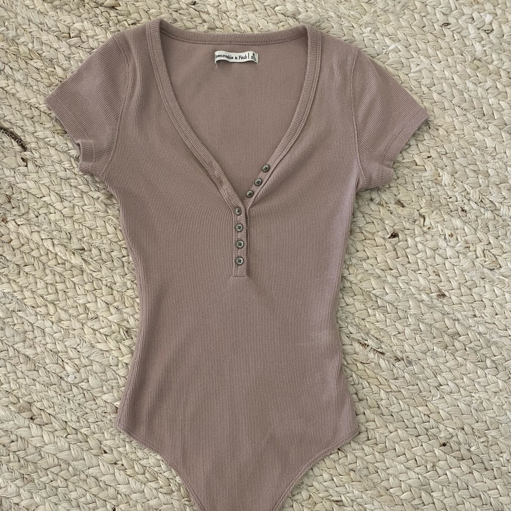 Abercrombie mauve short sleeve bodysuit